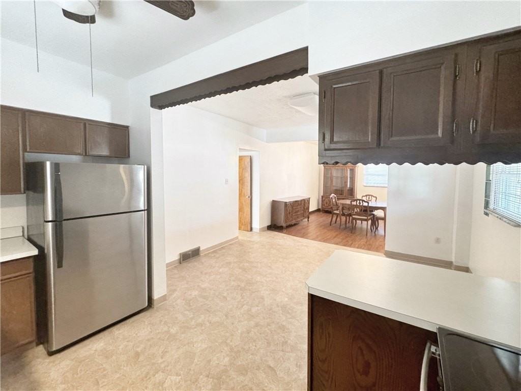 1129 Washington Ave - Photo 6 of 26