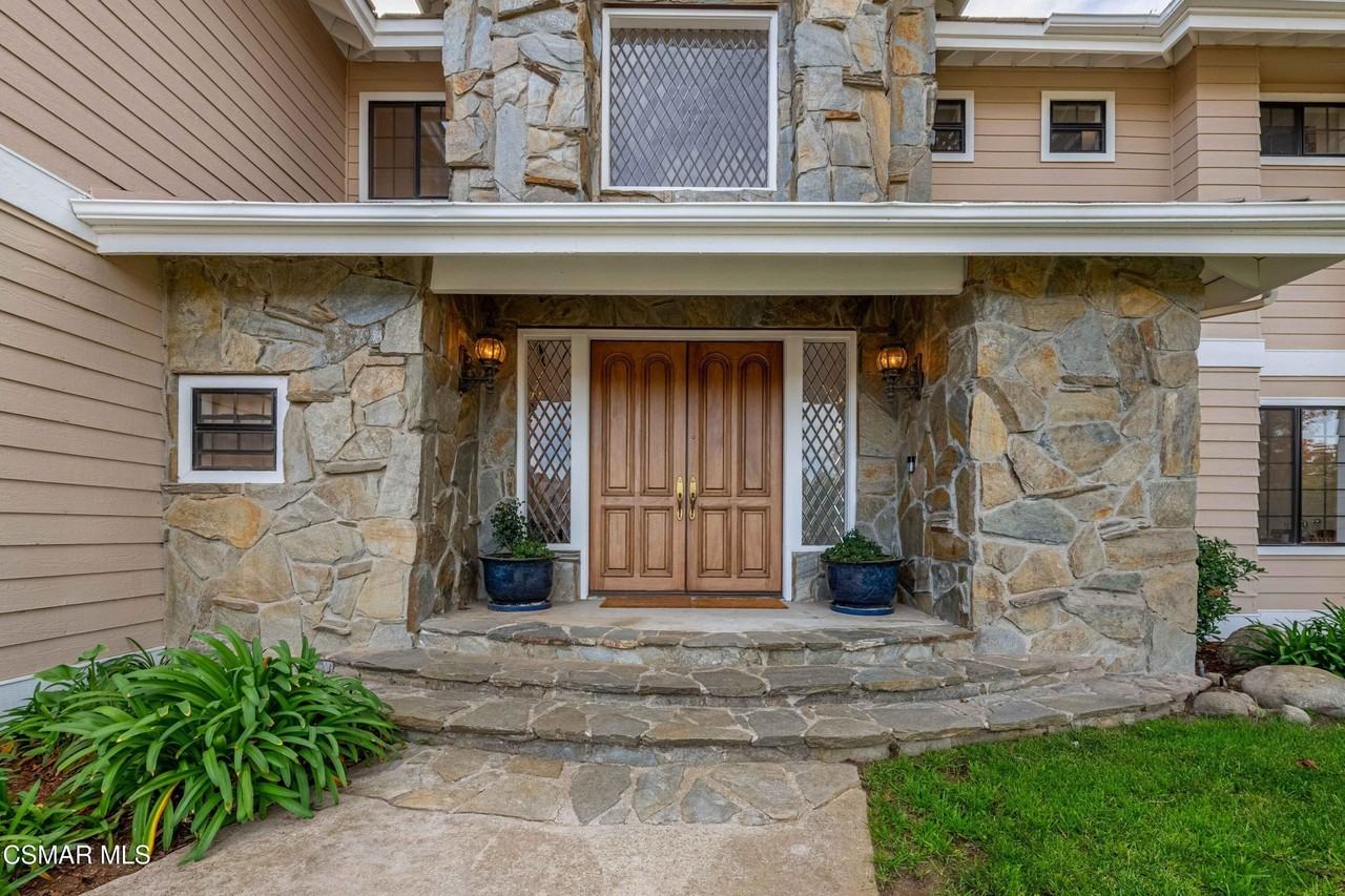 11300 Highridge Ct - Photo 3 of 50