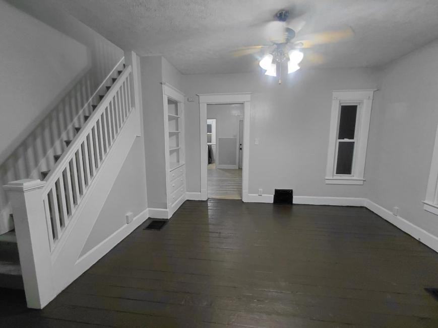319 Richmond Ave - Photo 3 of 9
