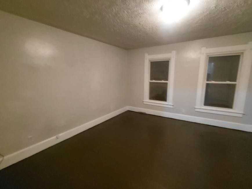 319 Richmond Ave - Photo 5 of 9
