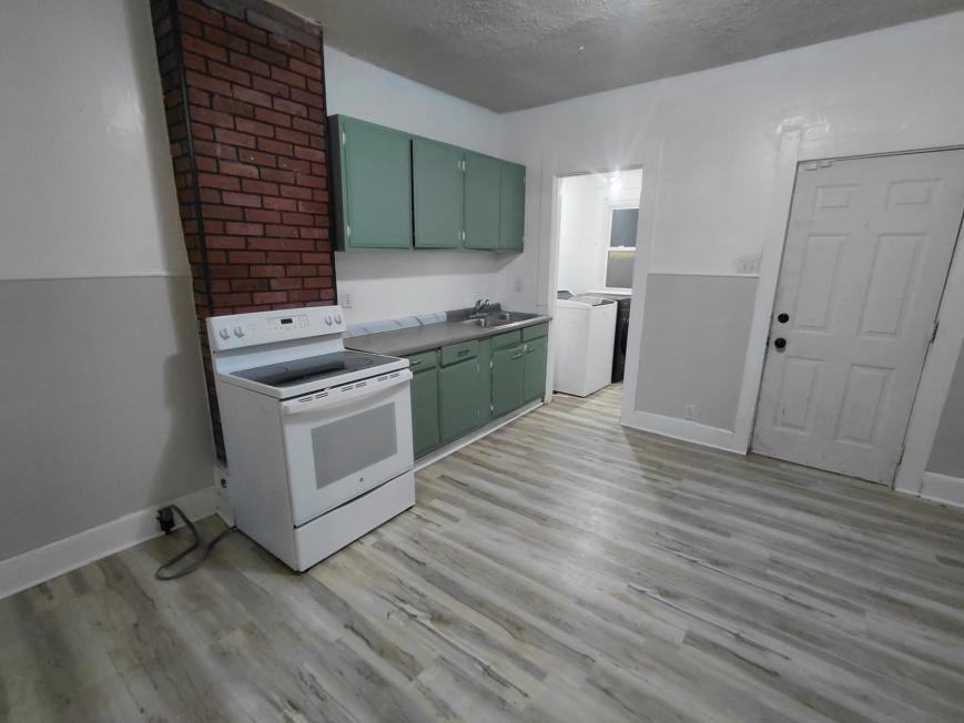 319 Richmond Ave - Photo 7 of 9