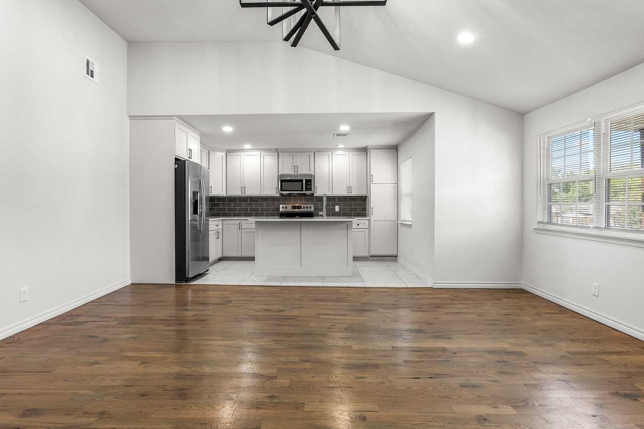 231 E Greeley St #231 - Photo 2 of 26