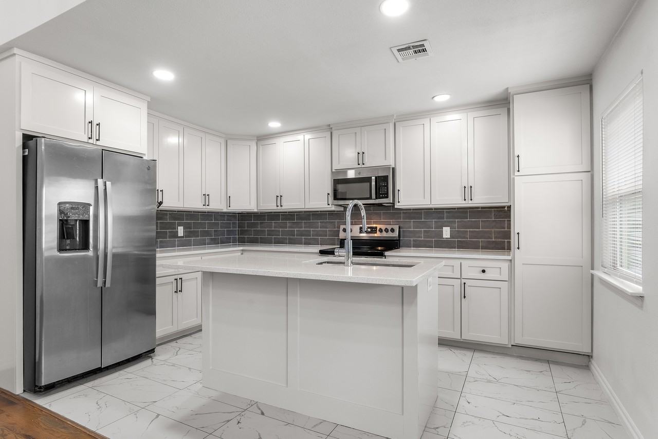 231 E Greeley St #231 - Photo 3 of 26