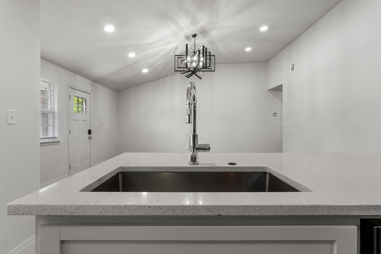 231 E Greeley St #231 - Photo 4 of 26
