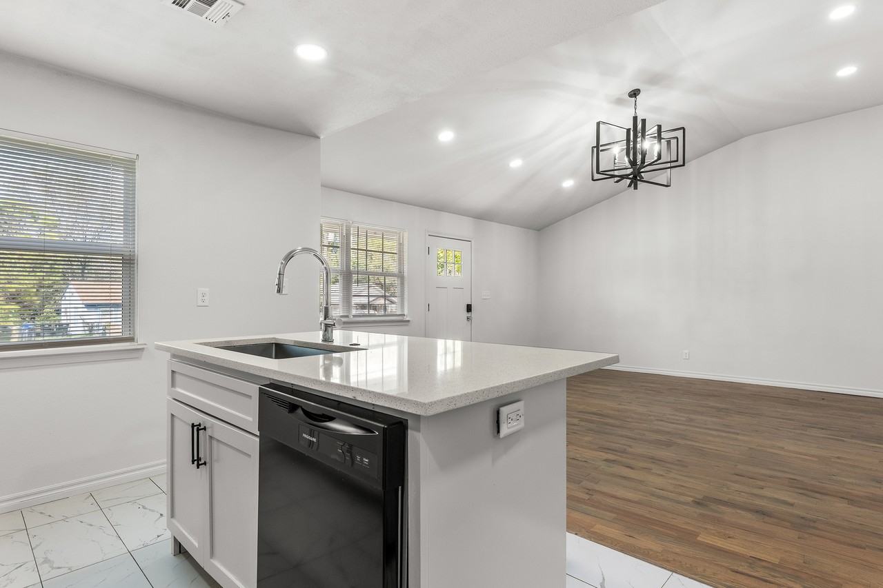 231 E Greeley St #231 - Photo 5 of 26