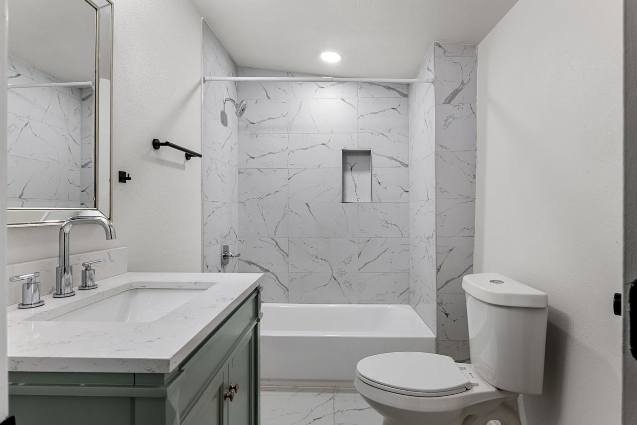 231 E Greeley St #231 - Photo 7 of 26