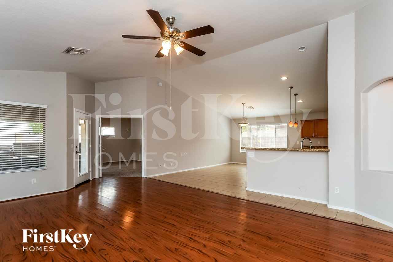 653 S Parkwood - Photo 5 of 15