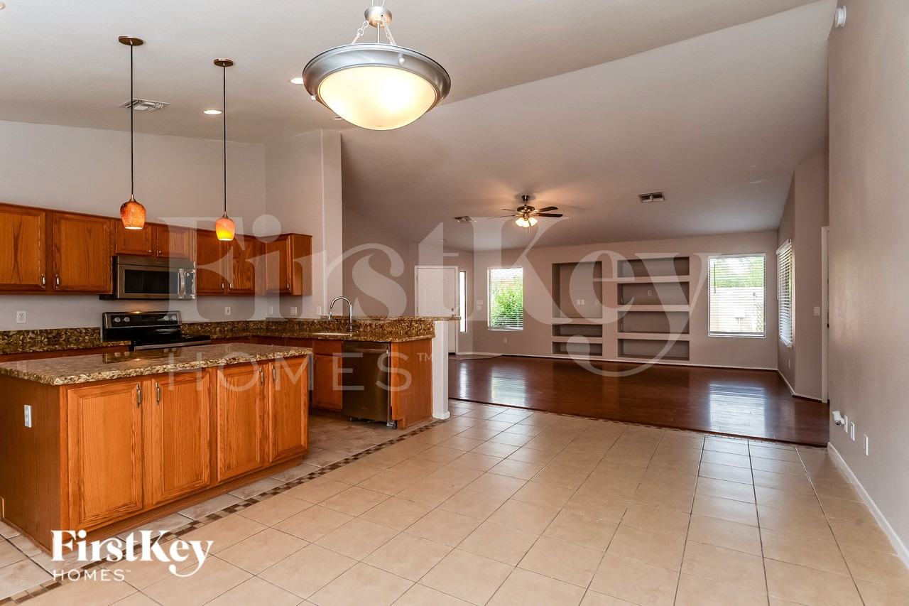 653 S Parkwood - Photo 6 of 15