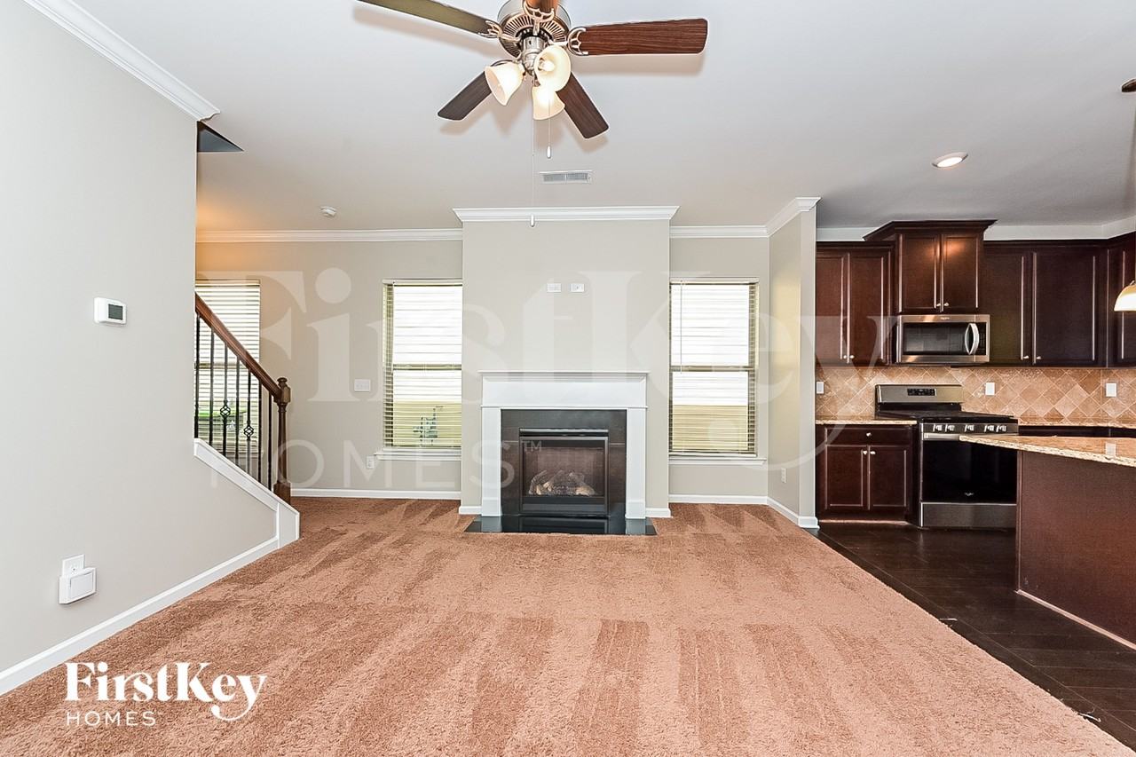 225 Emporia Loop - Photo 2 of 15