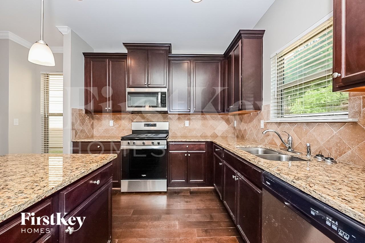 225 Emporia Loop - Photo 4 of 15