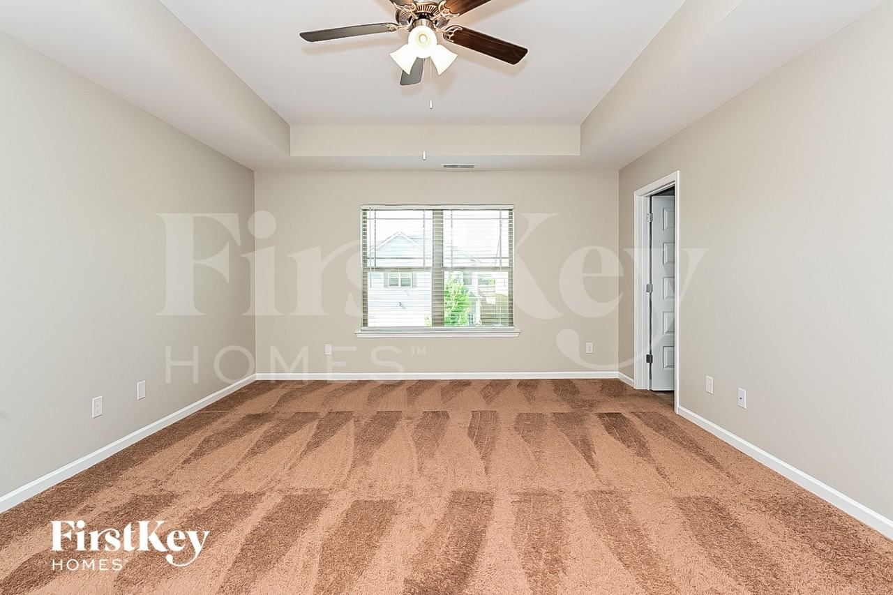 225 Emporia Loop - Photo 5 of 15