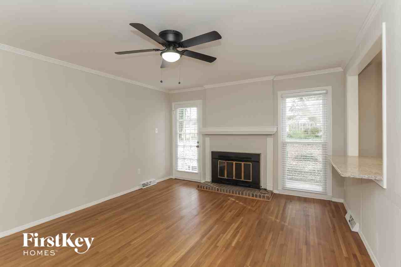 6309 Farmingdale Dr - Photo 4 of 15