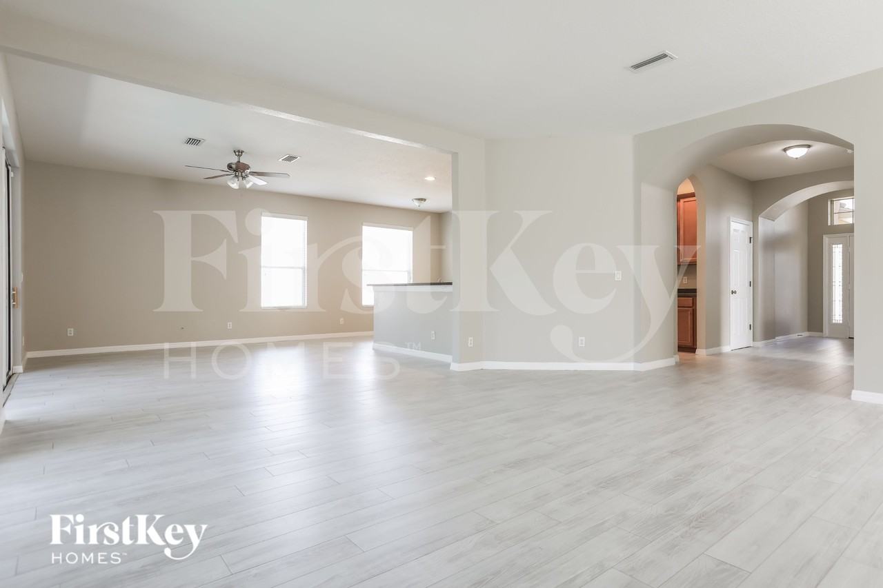 2553 Hobblebrush Dr - Photo 3 of 17