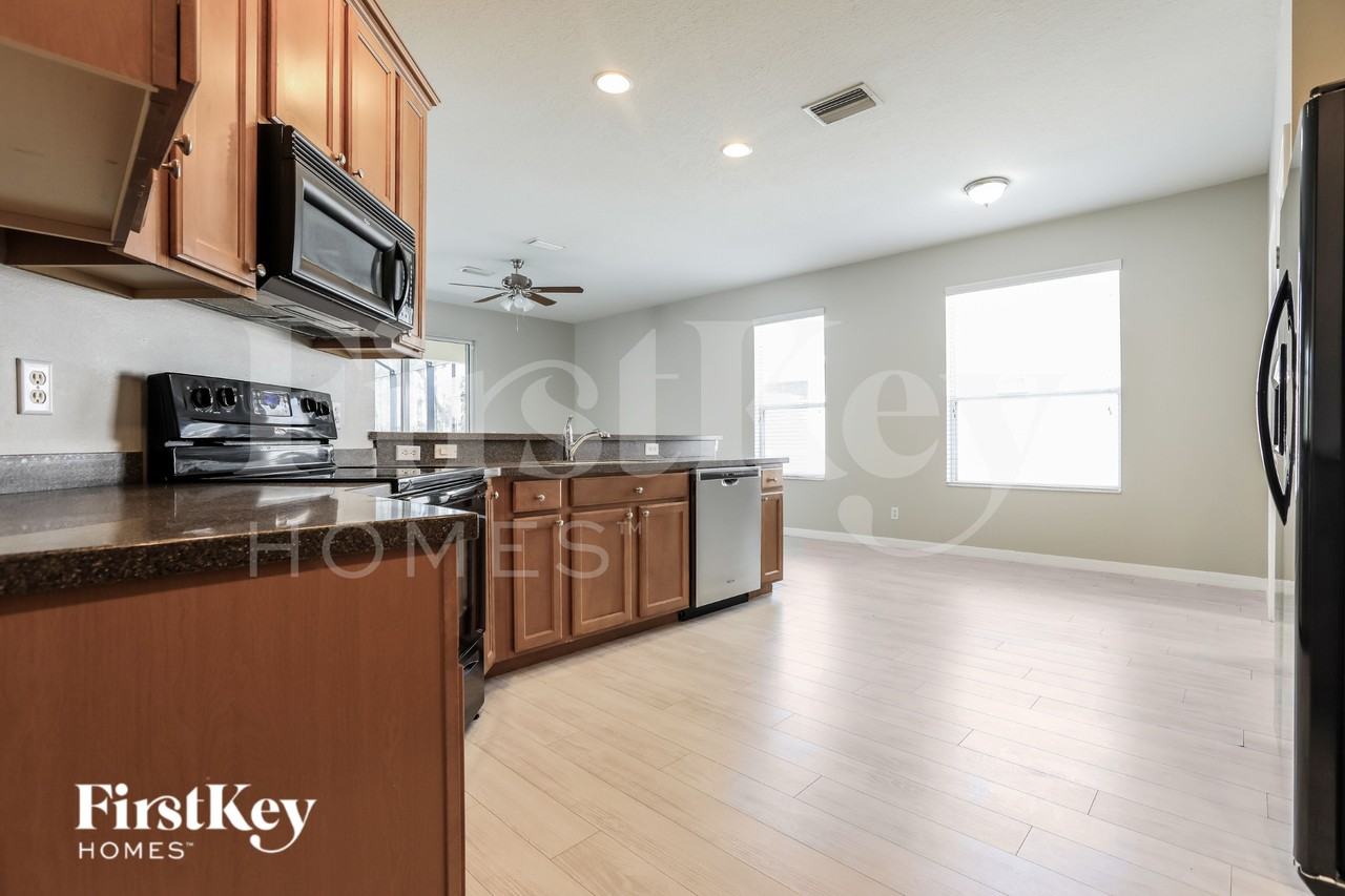 2553 Hobblebrush Dr - Photo 6 of 17