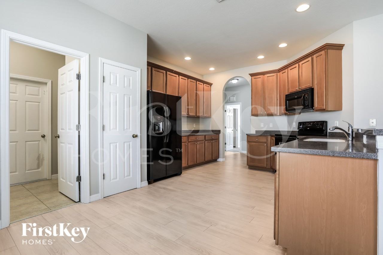 2553 Hobblebrush Dr - Photo 7 of 17