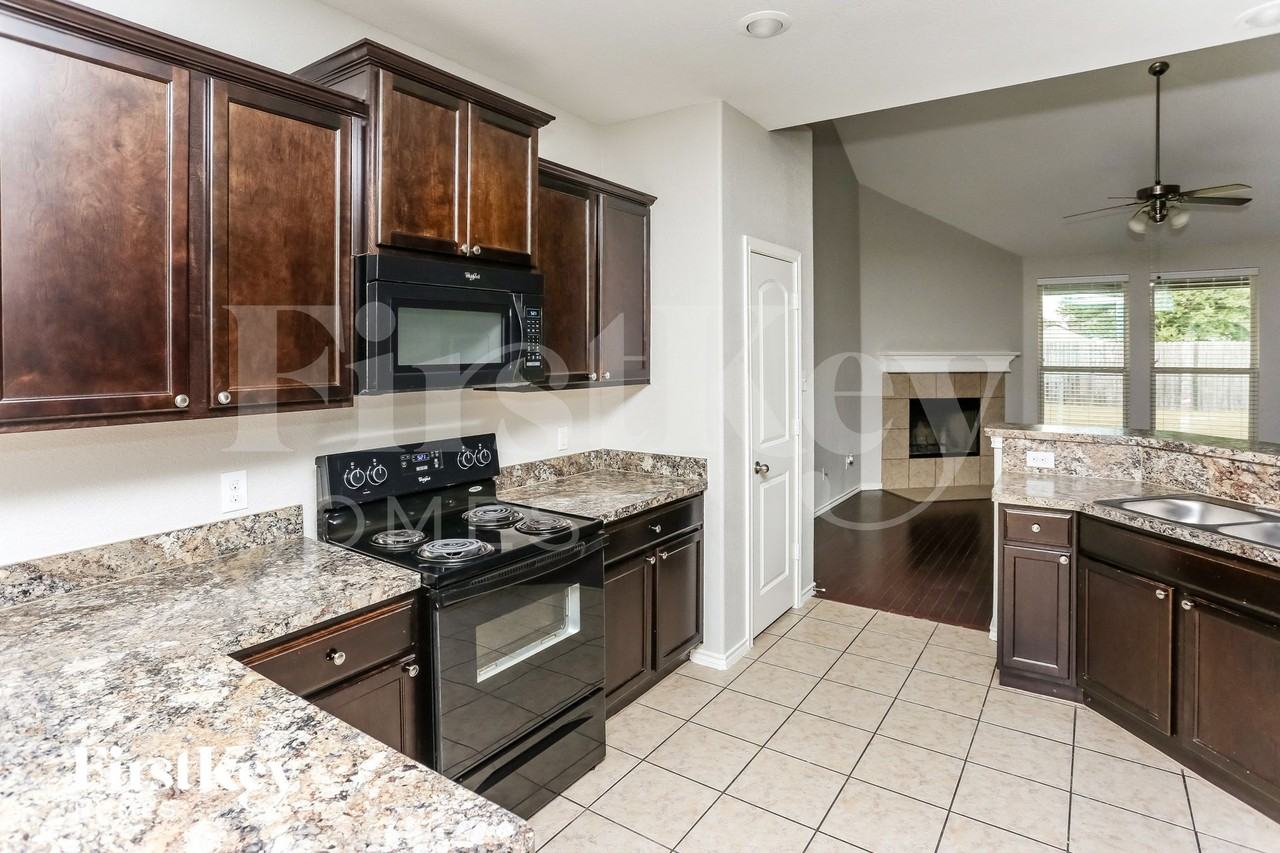 6532 Chalk River Dr - Photo 4 of 16