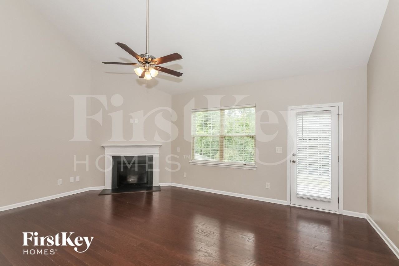 11214 Amherst Glen Dr - Photo 3 of 15