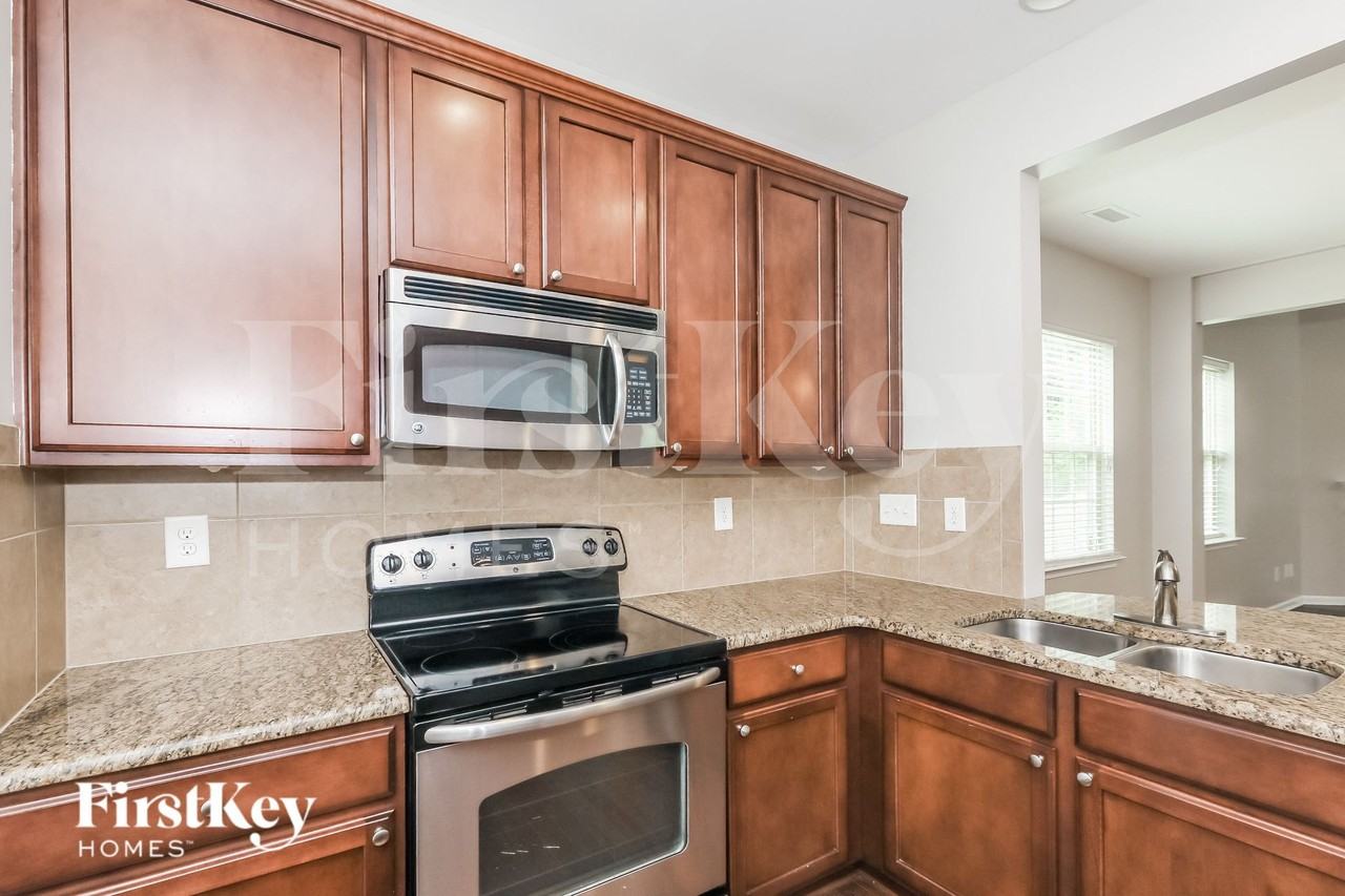 11214 Amherst Glen Dr - Photo 7 of 15