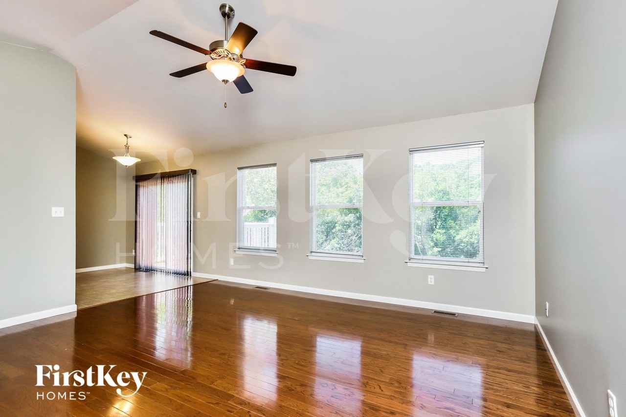 1539 Dorie Ct - Photo 3 of 15