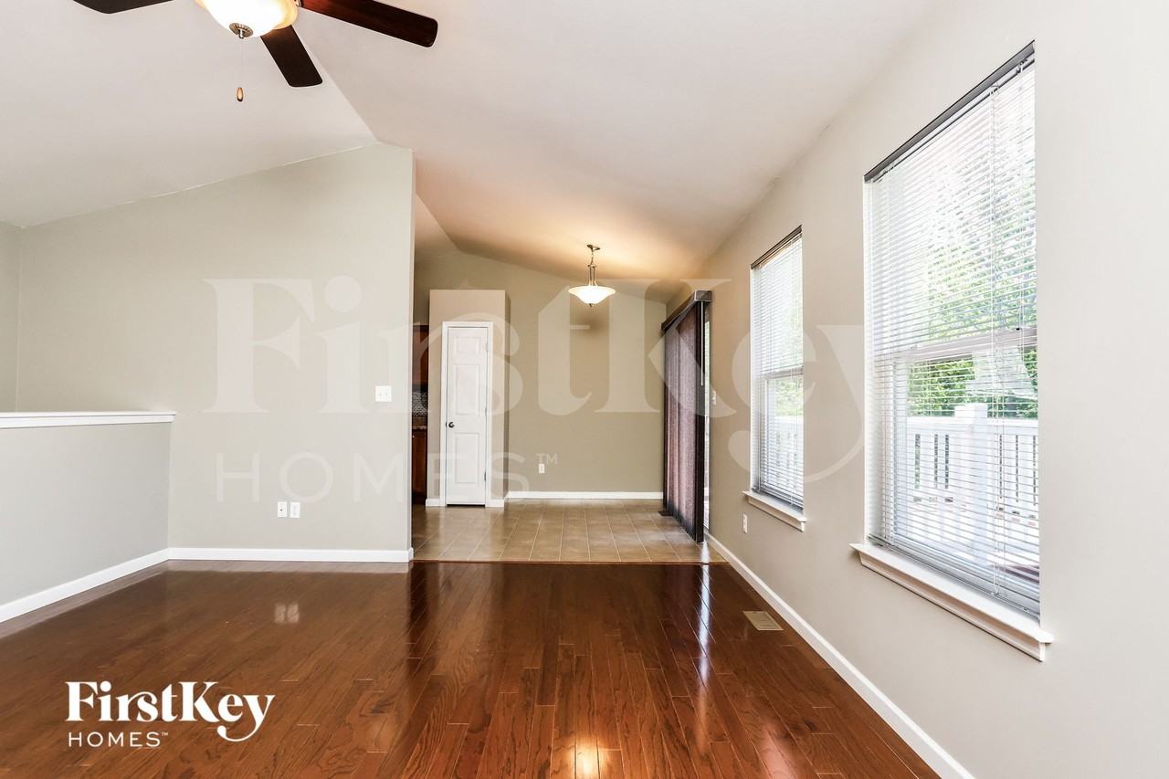 1539 Dorie Ct - Photo 4 of 15