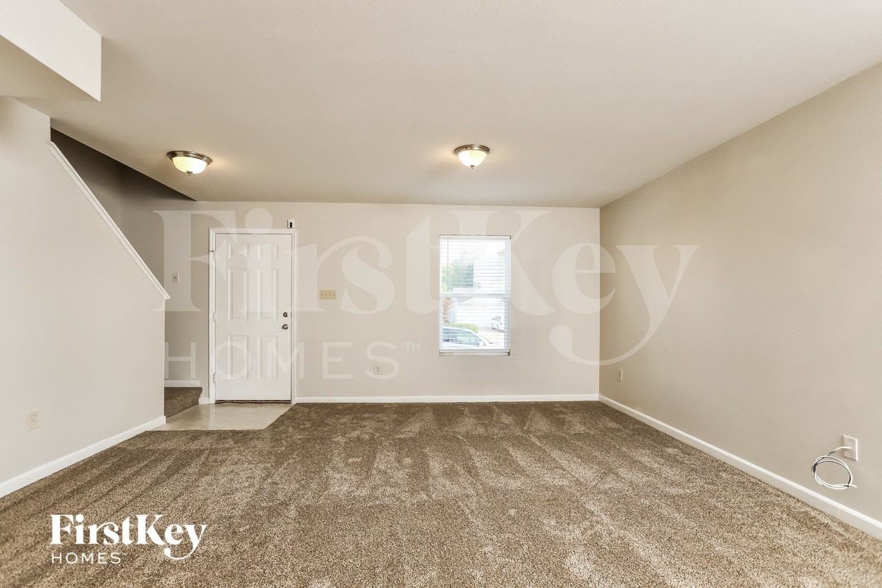 517 Glengarry Ct - Photo 3 of 15