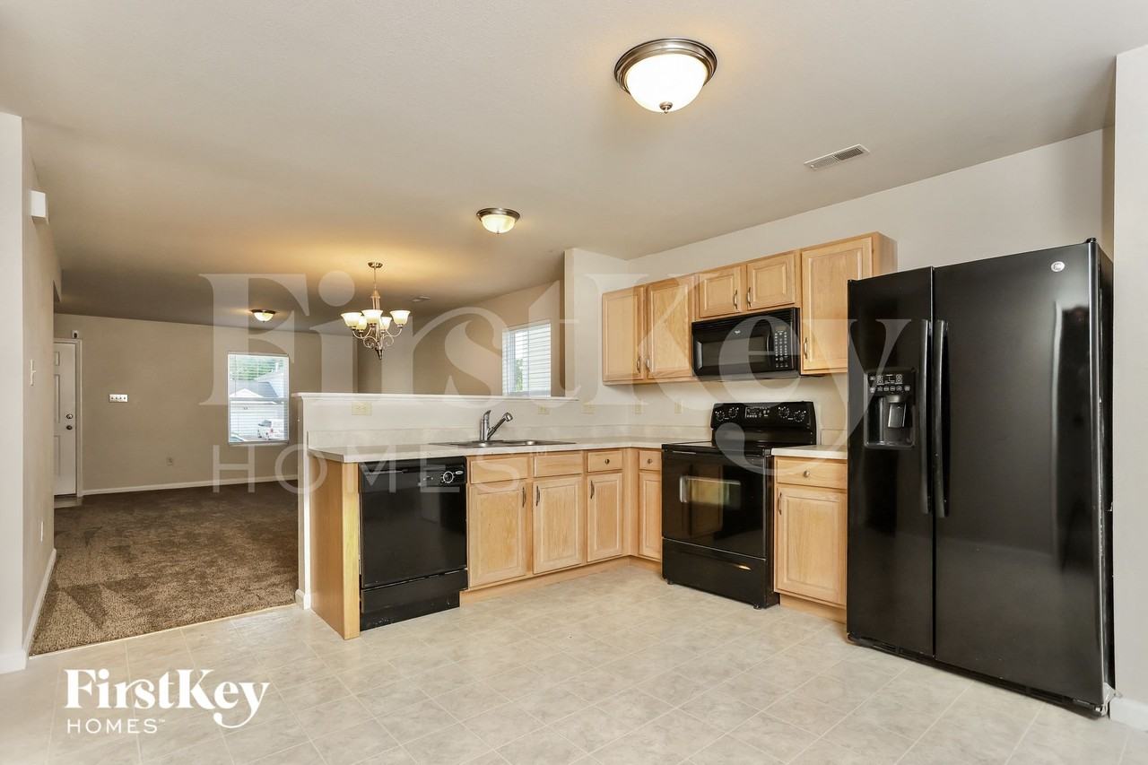517 Glengarry Ct - Photo 5 of 15