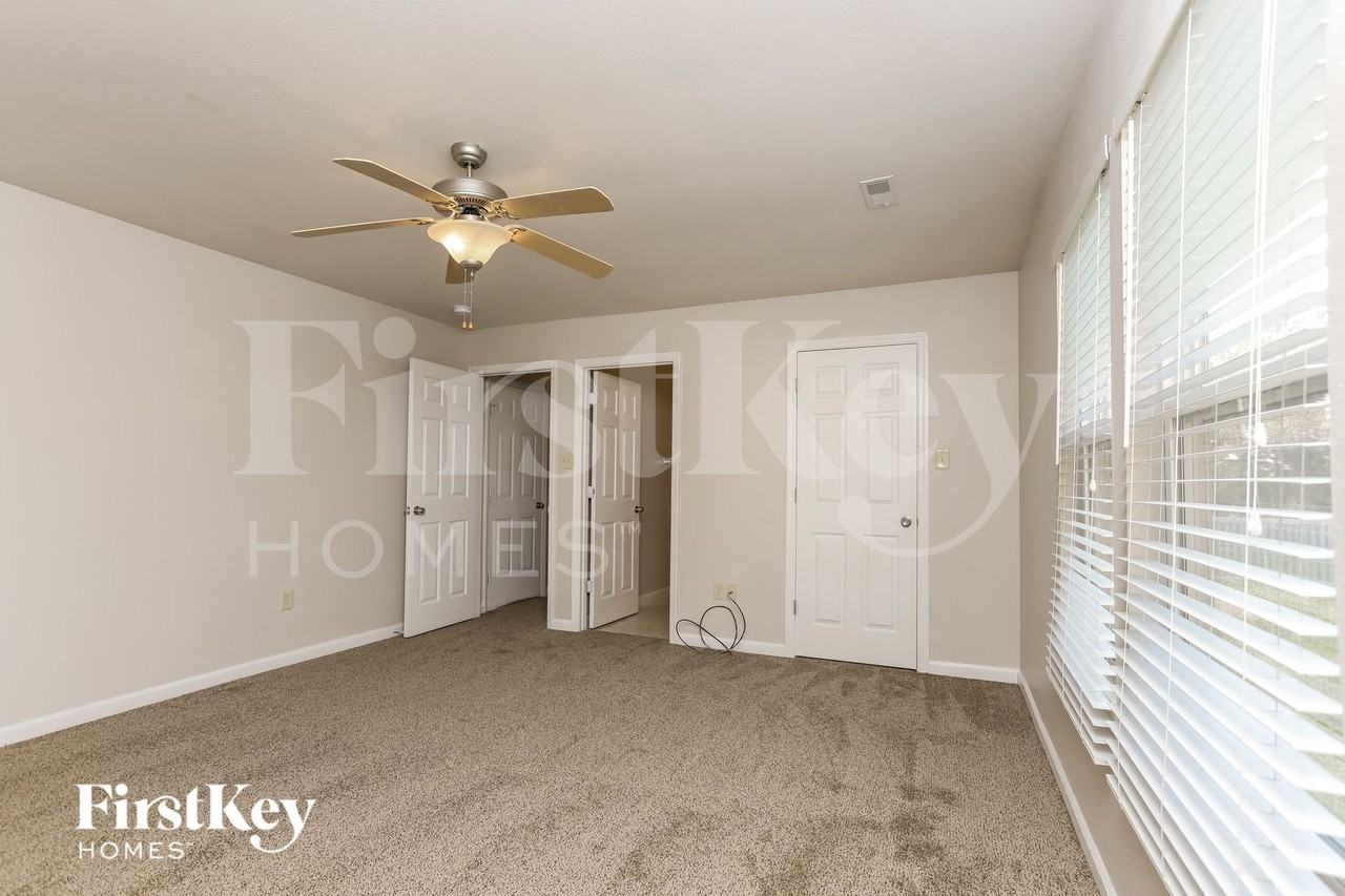 517 Glengarry Ct - Photo 7 of 15