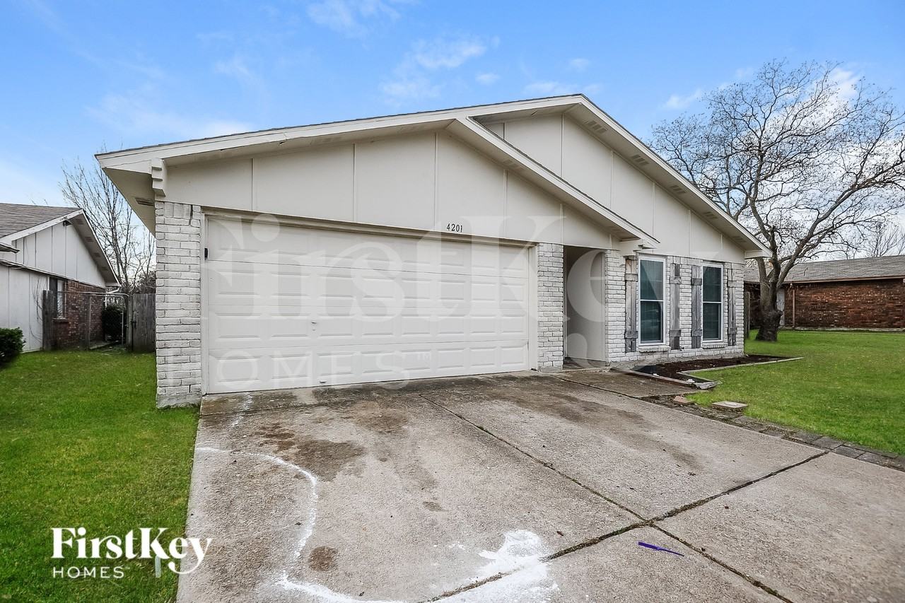 4201 Yellowleaf Dr - Photo 2 of 16