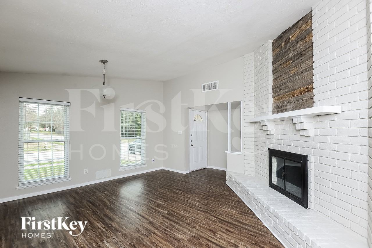 4201 Yellowleaf Dr - Photo 3 of 16