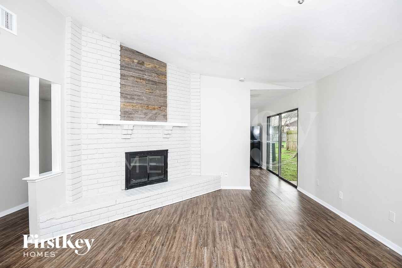 4201 Yellowleaf Dr - Photo 4 of 16
