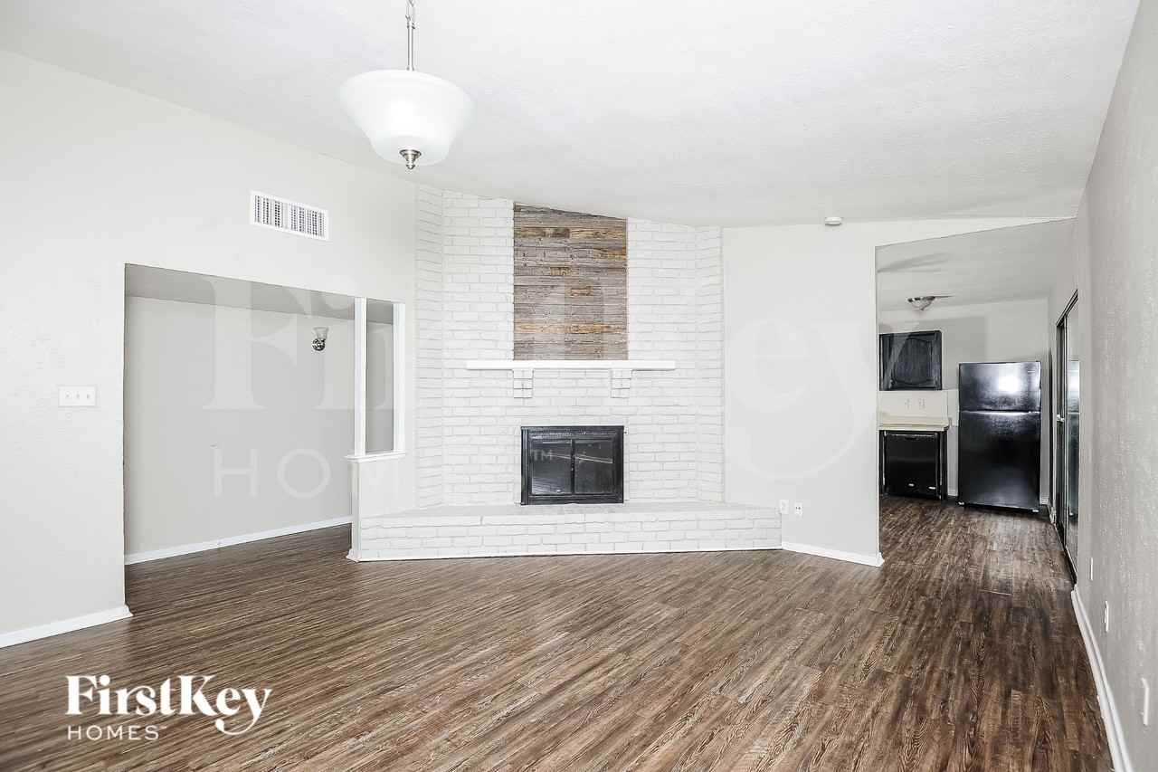 4201 Yellowleaf Dr - Photo 5 of 16