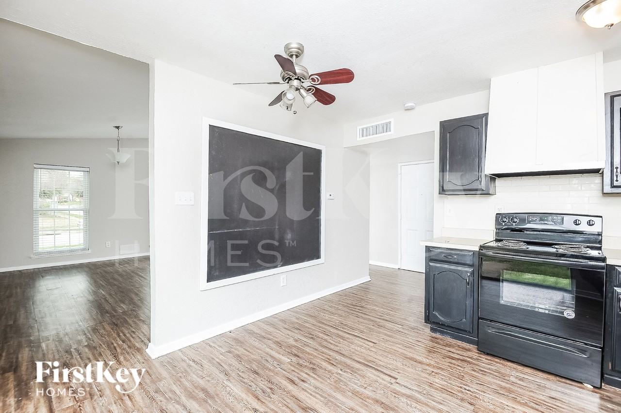 4201 Yellowleaf Dr - Photo 6 of 16