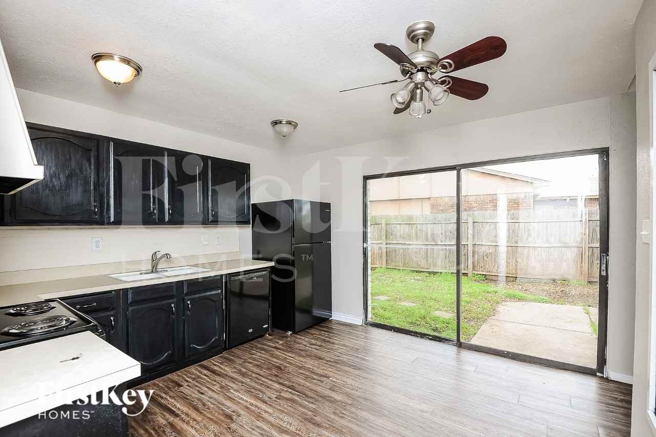 4201 Yellowleaf Dr - Photo 7 of 16