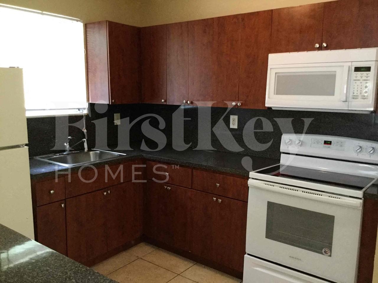 280 Ne 164th Ter - Photo 6 of 18