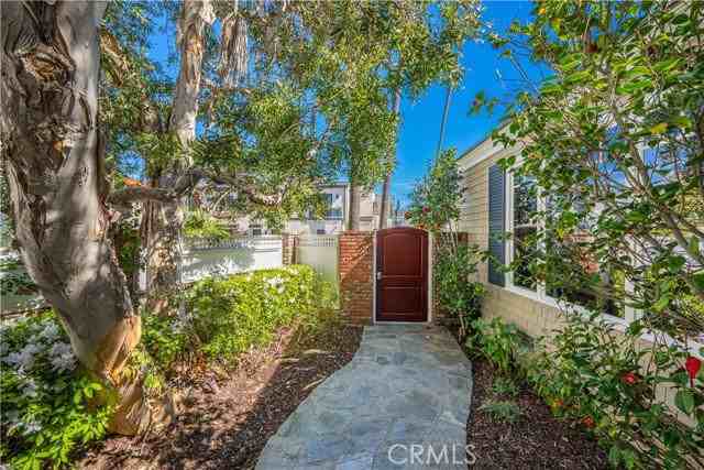 33 Palermo Walk - Photo 2 of 8