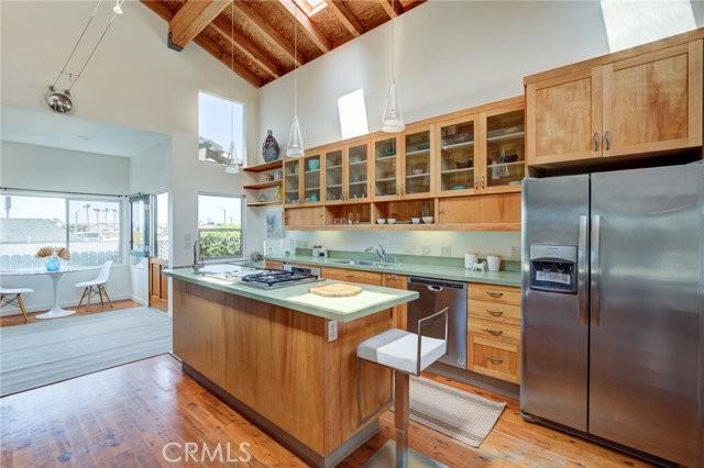 826 7th St - Photo 3 of 8