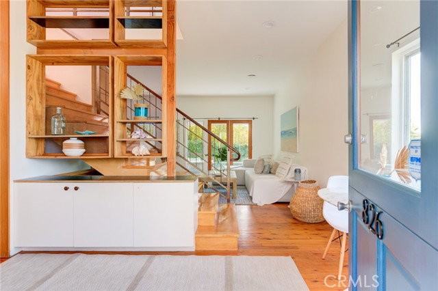 826 7th St - Photo 5 of 8