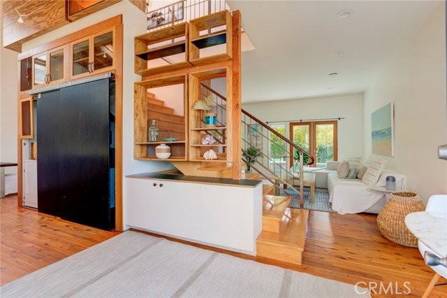 826 7th St - Photo 6 of 8