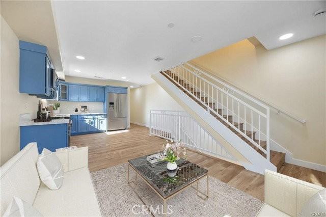 10940 S Osage Ave - Photo 3 of 6