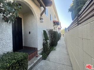 1443 25th St #4 - Photo 2 of 8
