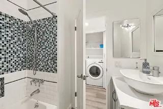 1443 25th St #4 - Photo 6 of 8