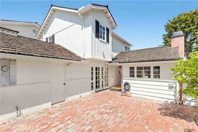 2562 Vista Dr - Photo 2 of 8