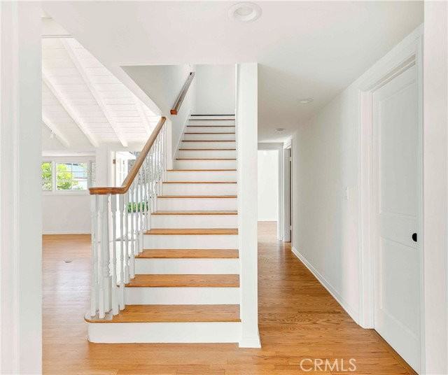 2562 Vista Dr - Photo 4 of 8