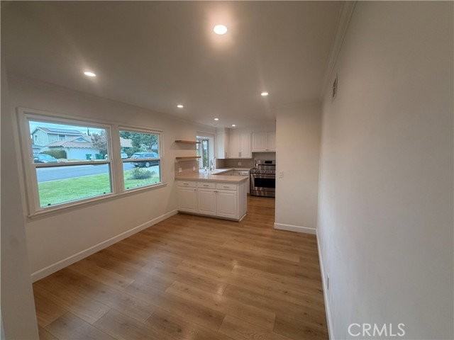 12772 Elizabeth Way - Photo 2 of 8