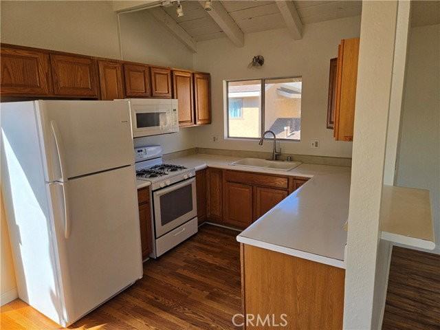 219 Oswego Ave #D - Photo 3 of 8