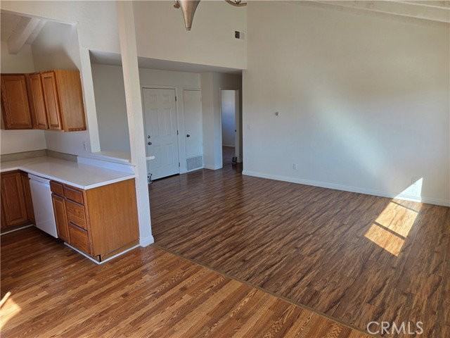 219 Oswego Ave #D - Photo 6 of 8