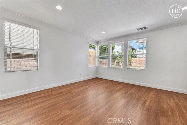 135 Willowbend - Photo 4 of 8