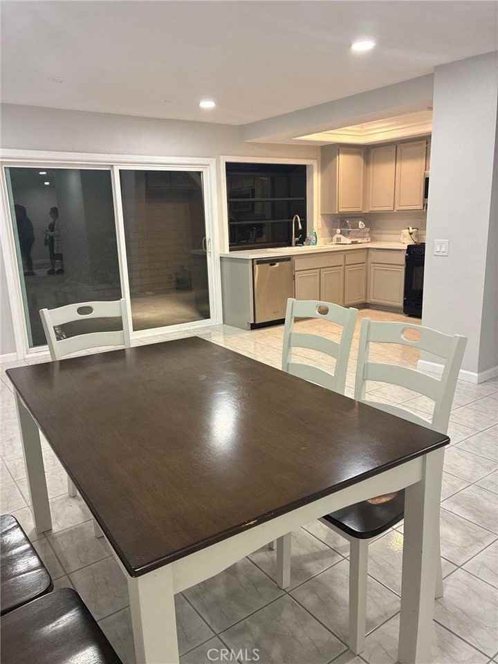 8842 Midbury Dr - Photo 5 of 15