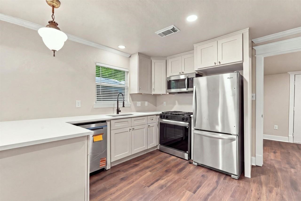 1204 Cordell St - Photo 3 of 12