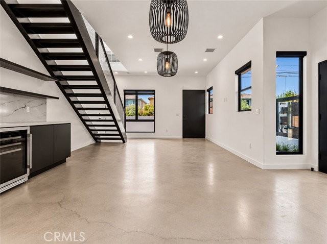 9242 Lemona Ave - Photo 4 of 6